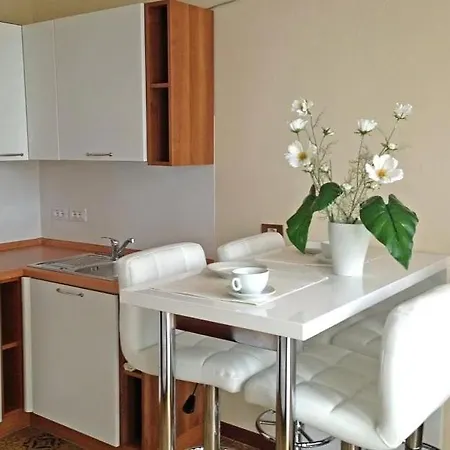 Alfredino Mit Pool דירה